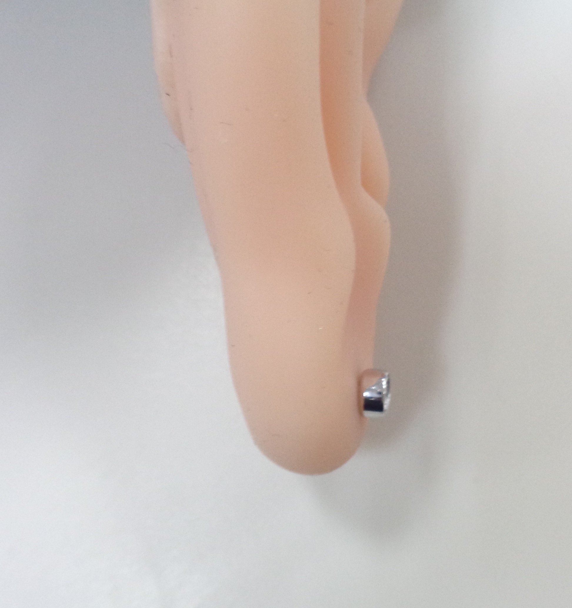 Серебряные серьги-пусеты с бриллиантами